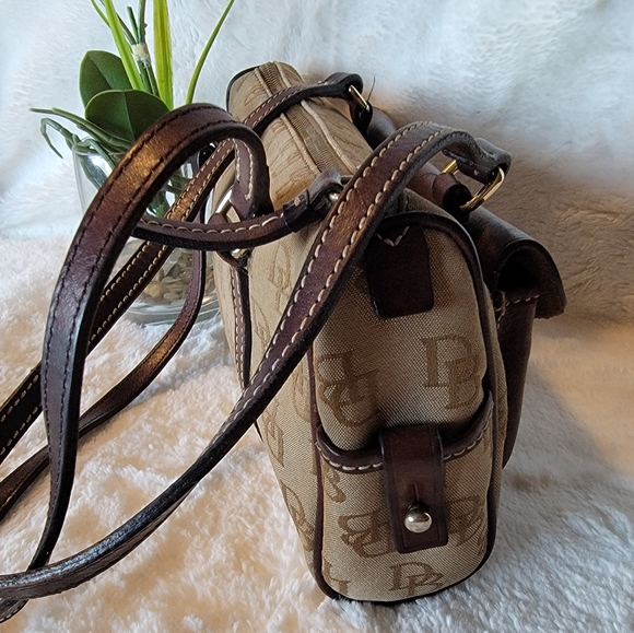 Dooney & Bourke Y2K canvas Leather DB Logo Monogram Shoulder Bag Purse Push Lock - Picture 2 of 7